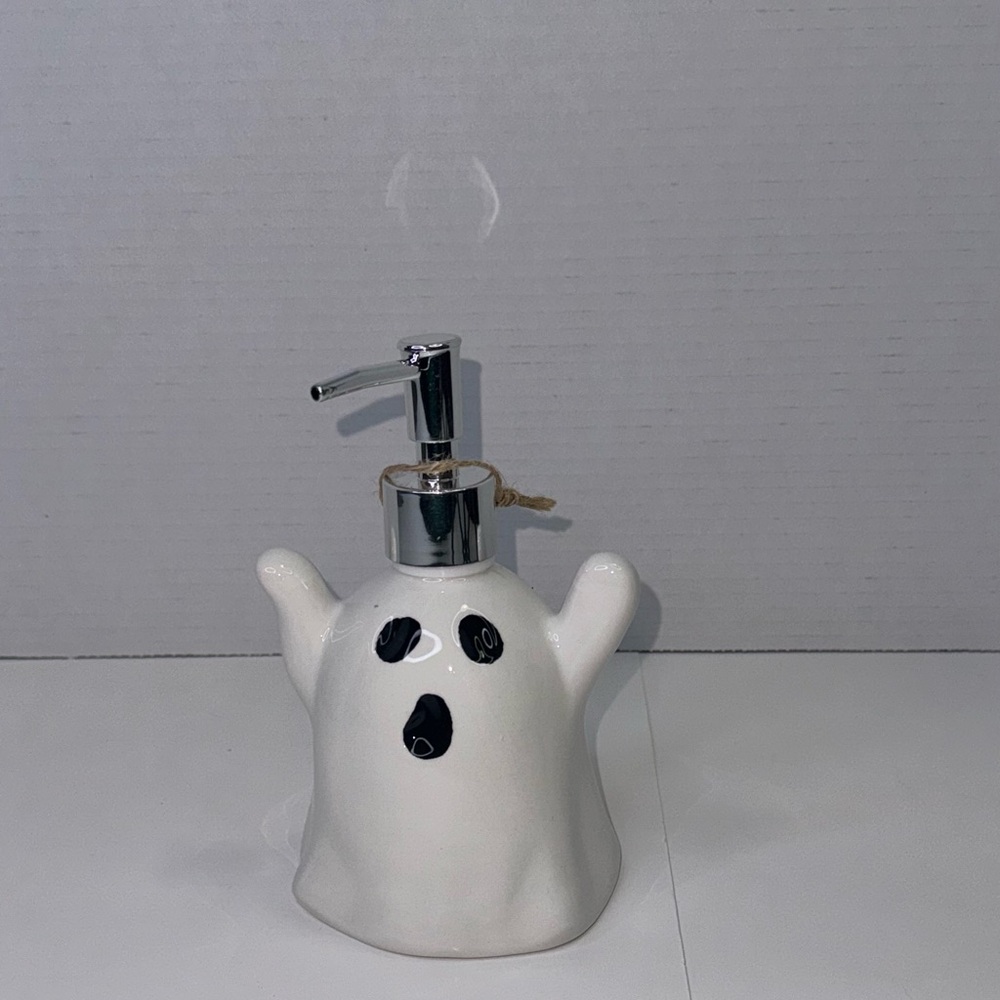 NWT Halloween Ghost Ceramic Soap Pump New